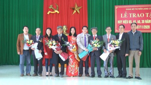 e9884d8ee40eca3dtrao huy hieu dang.jpg