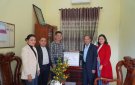 ĐỒNG CHÍ LÊ VĂN LUYẾN, TRƯỞNG BAN DÂN VẬN HUYỆN UỶ THĂM, TẶNG QUÀ TẠI XÃ TÂN PHÚC
